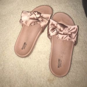 Pink bow flats